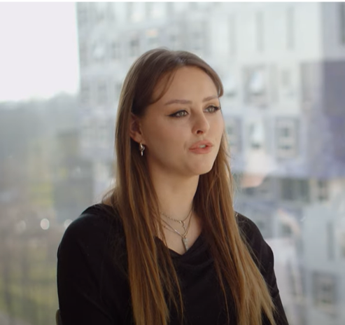 Still uit de video over student Floortje, ICT.